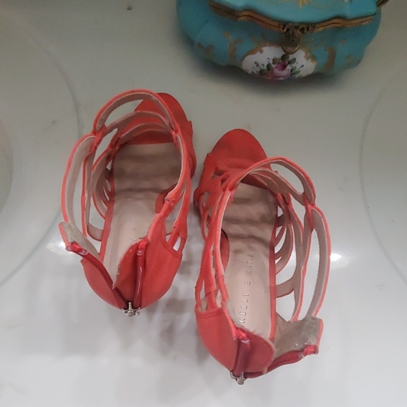 Shoes - Picture 3 of 4